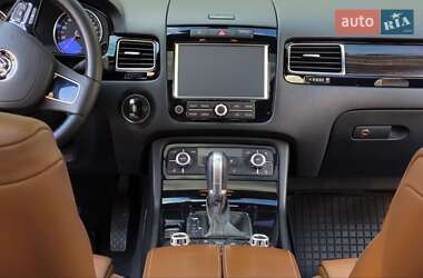 Внедорожник / Кроссовер Volkswagen Touareg 2014 в 
