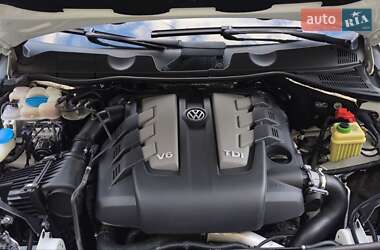Внедорожник / Кроссовер Volkswagen Touareg 2014 в 