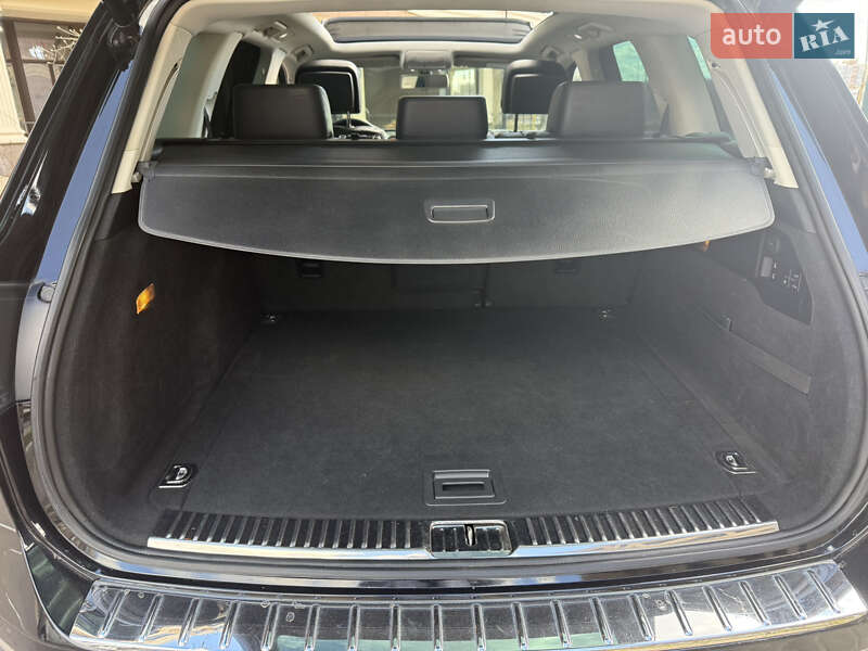 Внедорожник / Кроссовер Volkswagen Touareg 2014 в Киеве