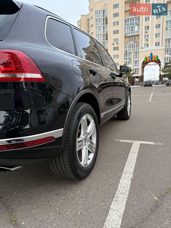 Позашляховик / Кросовер Volkswagen Touareg 2014 в Миколаєві