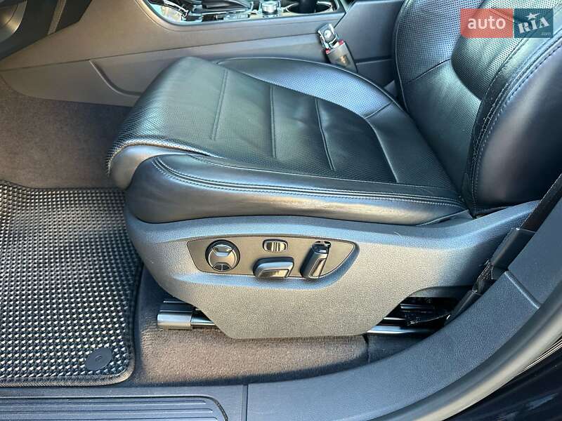 Позашляховик / Кросовер Volkswagen Touareg 2014 в Миколаєві
