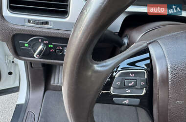 Внедорожник / Кроссовер Volkswagen Touareg 2012 в 