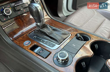 Внедорожник / Кроссовер Volkswagen Touareg 2012 в 