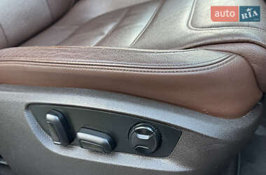 Внедорожник / Кроссовер Volkswagen Touareg 2012 в 