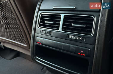 Внедорожник / Кроссовер Volkswagen Touareg 2012 в 