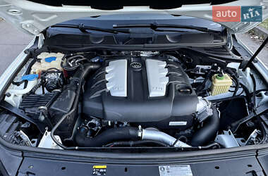 Внедорожник / Кроссовер Volkswagen Touareg 2012 в 