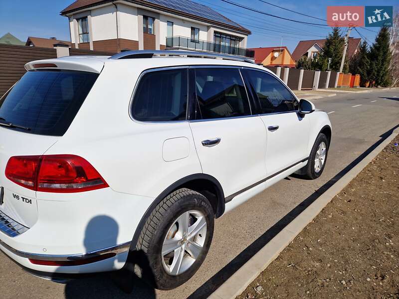 Внедорожник / Кроссовер Volkswagen Touareg 2016 в Киеве