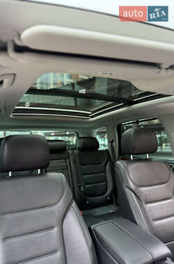 Внедорожник / Кроссовер Volkswagen Touareg 2010 в 