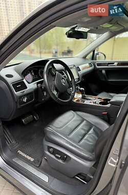 Внедорожник / Кроссовер Volkswagen Touareg 2010 в 