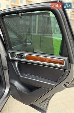 Внедорожник / Кроссовер Volkswagen Touareg 2010 в 