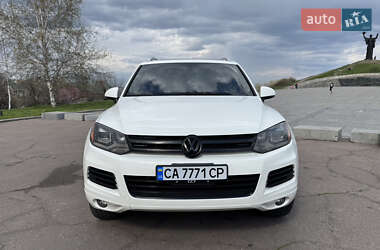 Позашляховик / Кросовер Volkswagen Touareg 2011 в Черкасах
