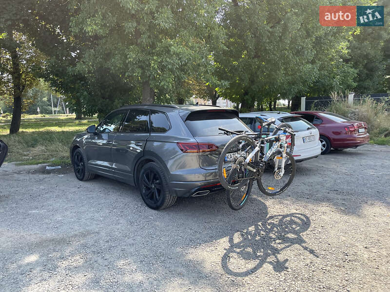 Позашляховик / Кросовер Volkswagen Touareg 2021 в Ужгороді