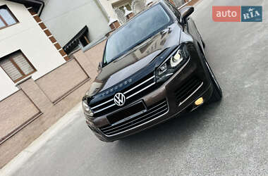 Внедорожник / Кроссовер Volkswagen Touareg 2011 в 