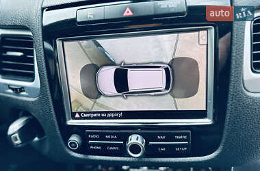 Внедорожник / Кроссовер Volkswagen Touareg 2011 в 
