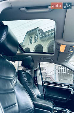 Внедорожник / Кроссовер Volkswagen Touareg 2011 в 