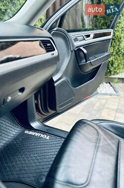 Внедорожник / Кроссовер Volkswagen Touareg 2011 в 