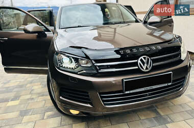 Внедорожник / Кроссовер Volkswagen Touareg 2011 в 