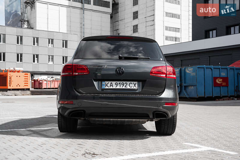 Позашляховик / Кросовер Volkswagen Touareg 2013 в Києві
