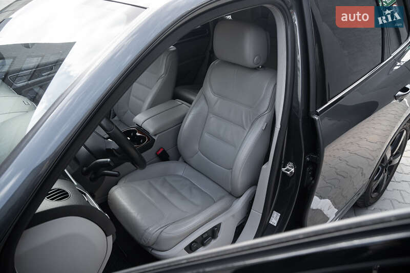 Позашляховик / Кросовер Volkswagen Touareg 2013 в Києві