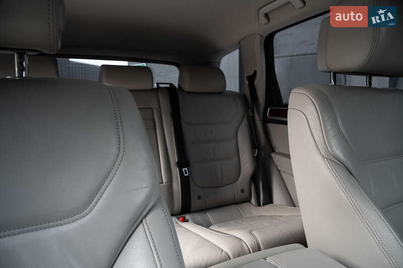 Позашляховик / Кросовер Volkswagen Touareg 2013 в Києві