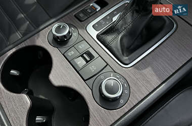 Внедорожник / Кроссовер Volkswagen Touareg 2013 в 