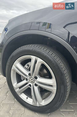 Внедорожник / Кроссовер Volkswagen Touareg 2014 в 