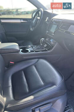 Внедорожник / Кроссовер Volkswagen Touareg 2014 в 