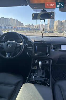 Внедорожник / Кроссовер Volkswagen Touareg 2014 в 