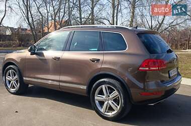Внедорожник / Кроссовер Volkswagen Touareg 2010 в 