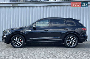 Внедорожник / Кроссовер Volkswagen Touareg 2019 в 