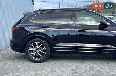 Внедорожник / Кроссовер Volkswagen Touareg 2019 в 