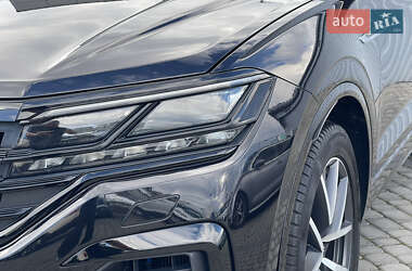 Внедорожник / Кроссовер Volkswagen Touareg 2019 в 