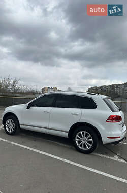 Внедорожник / Кроссовер Volkswagen Touareg 2013 в 