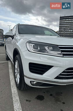 Внедорожник / Кроссовер Volkswagen Touareg 2013 в 