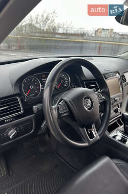 Внедорожник / Кроссовер Volkswagen Touareg 2013 в 