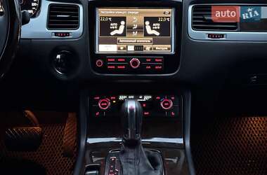 Позашляховик / Кросовер Volkswagen Touareg 2012 в 