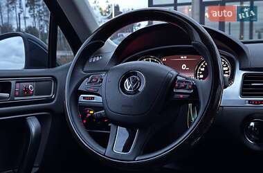 Позашляховик / Кросовер Volkswagen Touareg 2012 в 