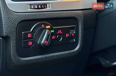 Позашляховик / Кросовер Volkswagen Touareg 2012 в 