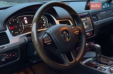 Позашляховик / Кросовер Volkswagen Touareg 2012 в 