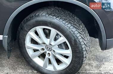 Позашляховик / Кросовер Volkswagen Touareg 2012 в 