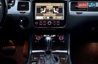 Позашляховик / Кросовер Volkswagen Touareg 2012 в 