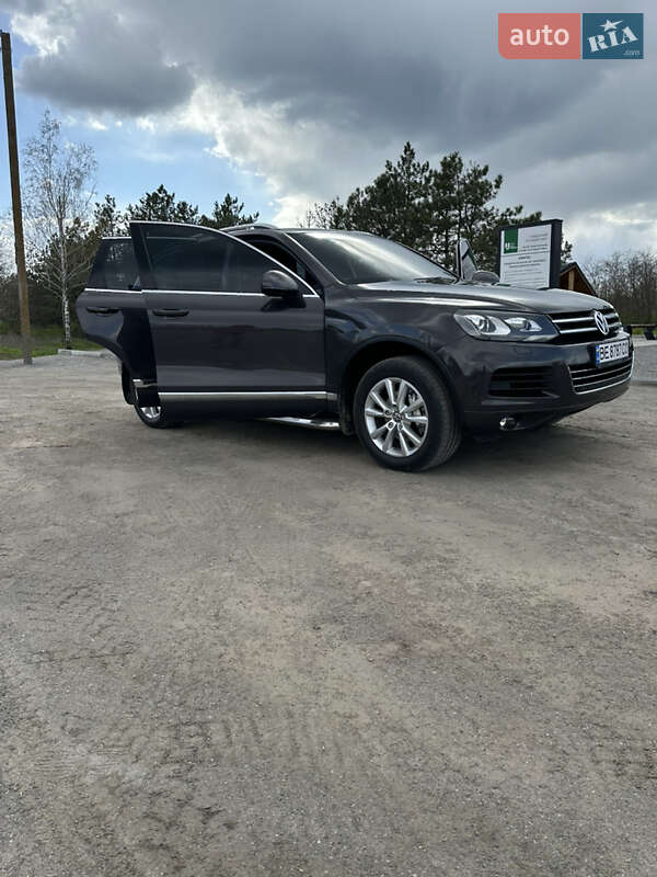 Внедорожник / Кроссовер Volkswagen Touareg 2012 в Николаеве
