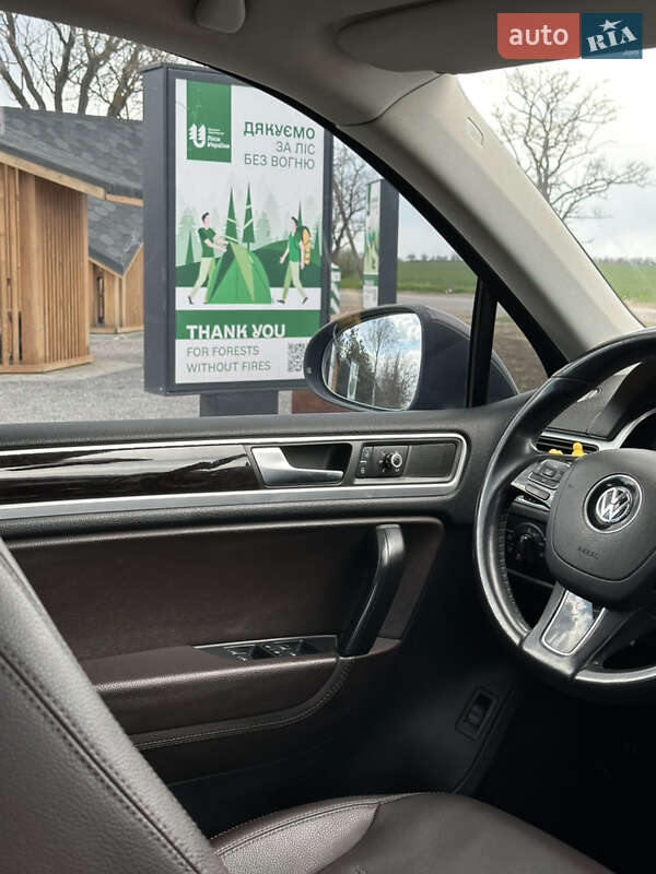 Внедорожник / Кроссовер Volkswagen Touareg 2012 в Николаеве