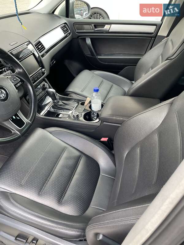 Внедорожник / Кроссовер Volkswagen Touareg 2011 в Одессе