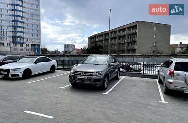 Позашляховик / Кросовер Volkswagen Touareg 2011 в 