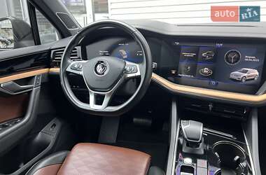 Внедорожник / Кроссовер Volkswagen Touareg 2018 в 