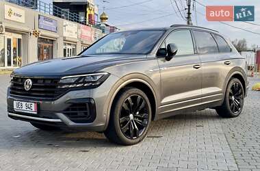 Позашляховик / Кросовер Volkswagen Touareg 2020 в Чернівцях