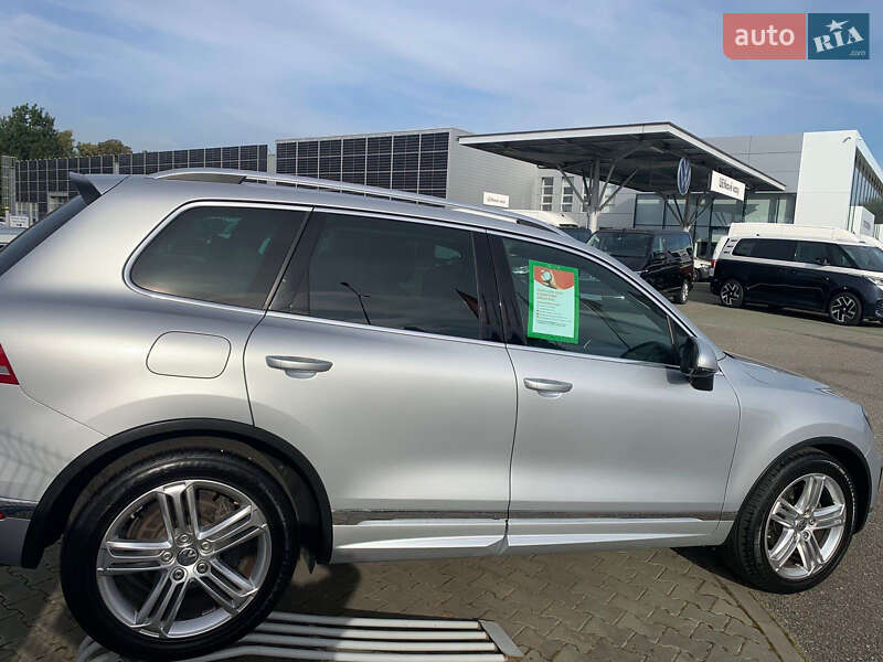Внедорожник / Кроссовер Volkswagen Touareg 2016 в 