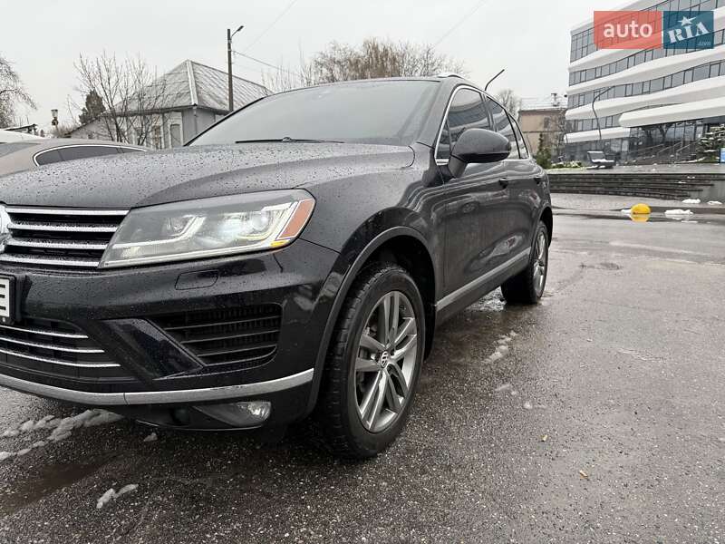 Позашляховик / Кросовер Volkswagen Touareg 2014 в Запоріжжі