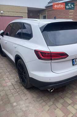 Внедорожник / Кроссовер Volkswagen Touareg 2018 в 